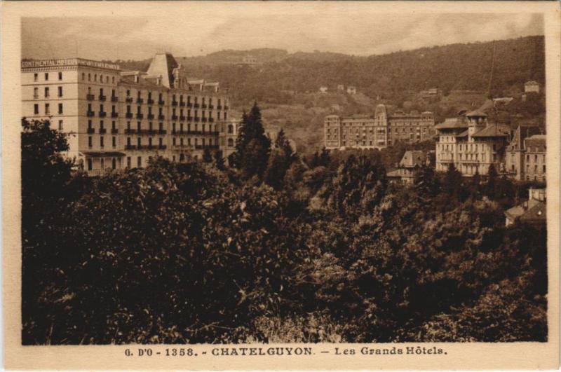 Carte postale ancienne Chatel-Guyon Les Grands Hotels