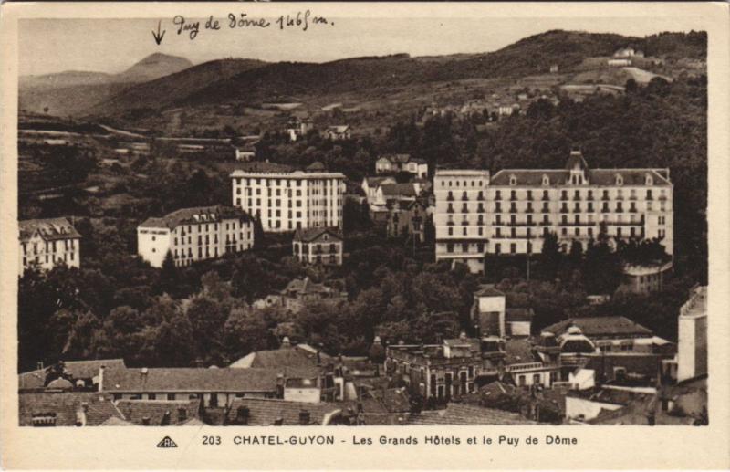 Carte postale ancienne Chatel-Guyon Les Grands Hotels