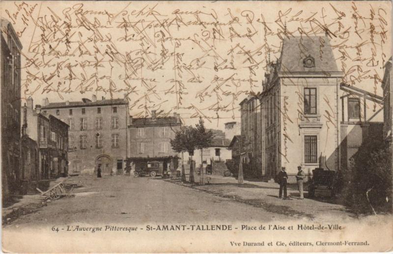 Carte postale ancienne Saint-Amant-Tallende Place de l'Aise et Hotel de Ville à Saint-Amant-Tallende