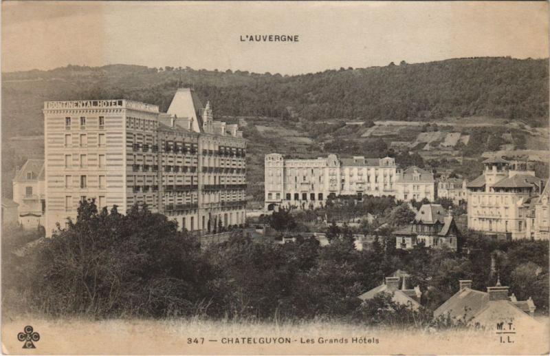 Carte postale ancienne Chatel-Guyon Les Grands Hotels