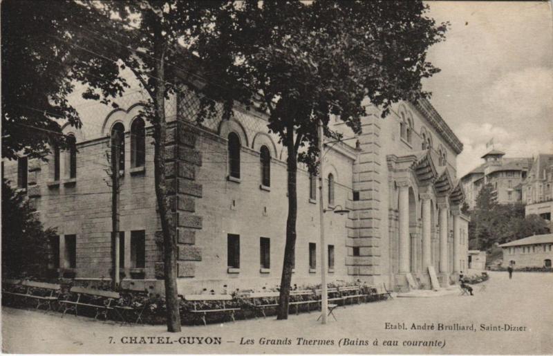 Carte postale ancienne Chatel-Guyon Les Grands Thermes
