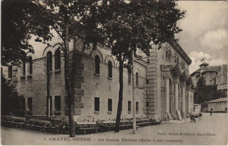 Carte postale ancienne Chatel-Guyon Les Grands Thermes