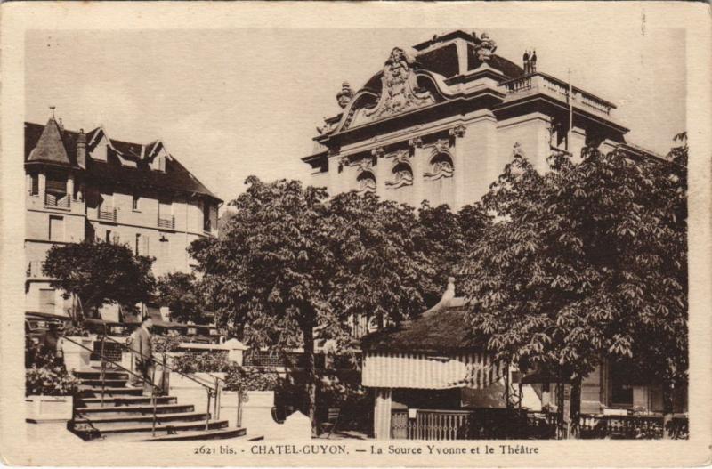 Carte postale ancienne Chatel-Guyon Source Yvonne et le Theatre