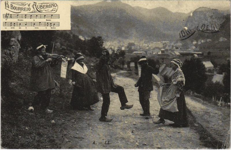 Carte postale ancienne La Bourre Auvergnate - Folklore