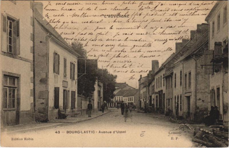 Carte postale ancienne Bourg-Lastic Avenue d'Ussel à Bourg-Lastic