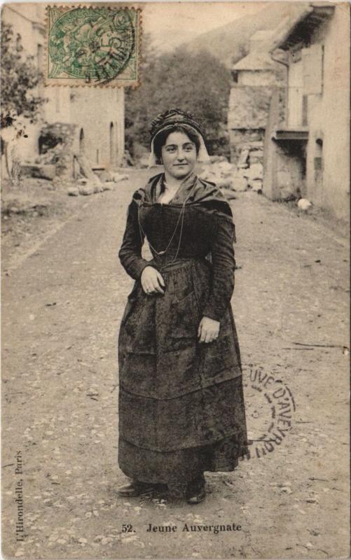 Carte postale ancienne Jeune Auvergnate