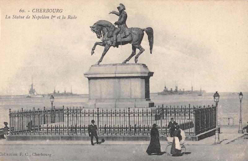 Carte postale ancienne Cherbourg - La Statue De Napoleon 1ER