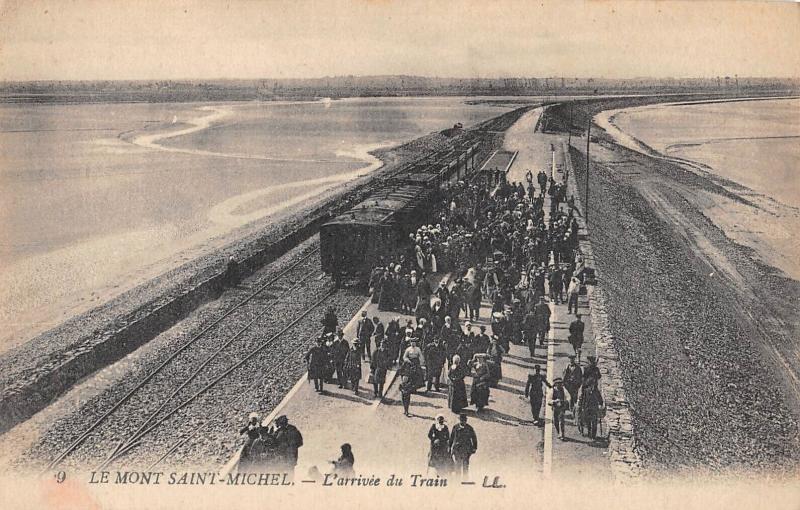 Carte postale ancienne Le Mont Saint Michel - L'Arrivee Du Train au Mont-Saint-Michel