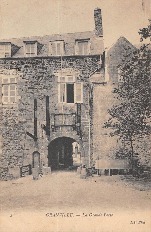 Carte postale ancienne Granville - La Grande Porte à Granville