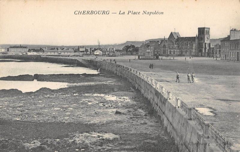 Carte postale ancienne Cherbourg - La Place Napoleon