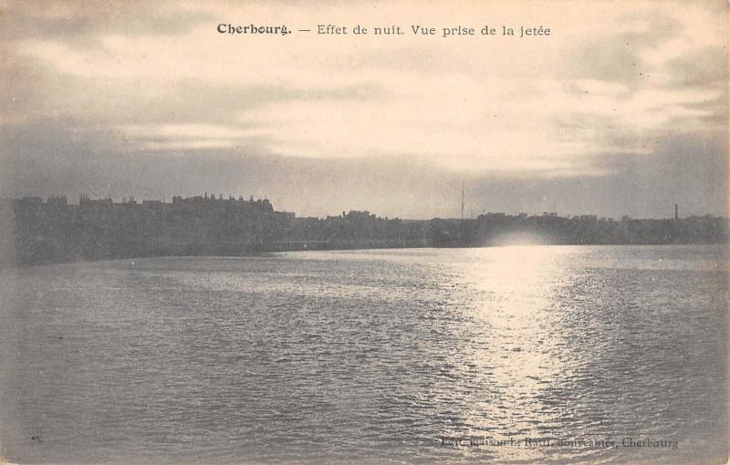 Carte postale ancienne Cherbourg - Effet De Nuit - Vue Prise De La Jetee