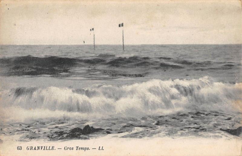 Carte postale ancienne Granville - Gros Temps à Granville