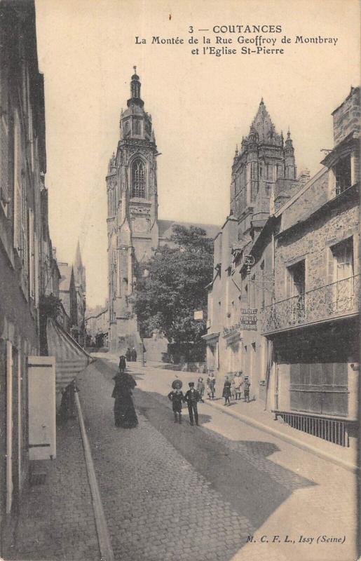 Carte postale ancienne Coutances - La Montee De La Rue Geoffroy De Montbray à Coutances