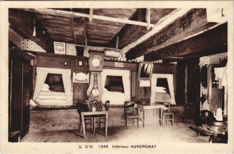 Carte postale ancienne Folklore - Interieur Auvergnat
