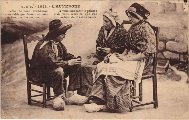 Carte postale ancienne L'Auvergne - Types