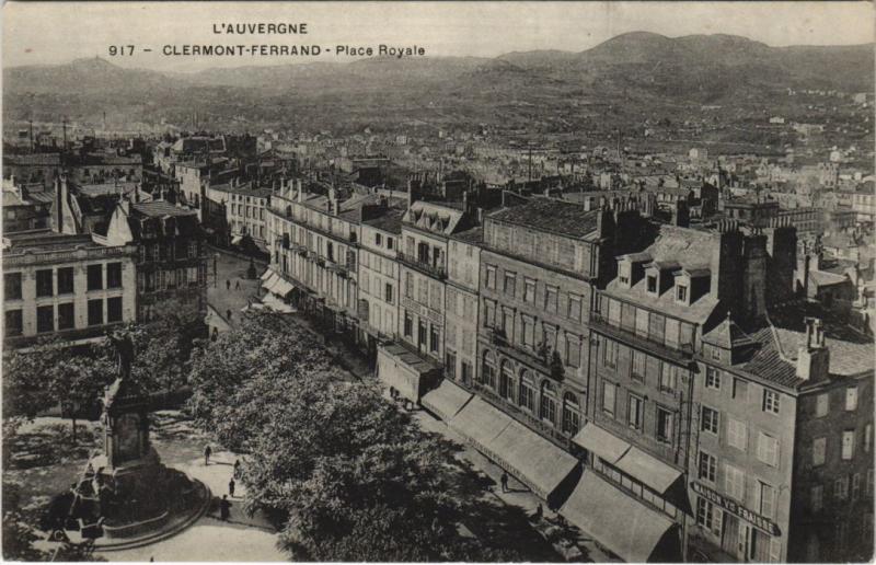 Carte postale ancienne Clermont Ferrand Place Royale à Clermont-Ferrand