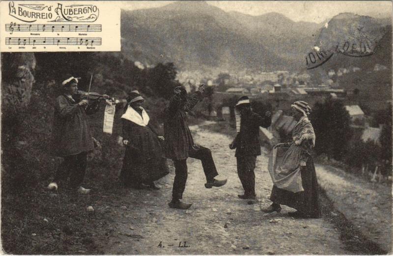 Carte postale ancienne La Bourre Auvergnate - Folklore - reprint