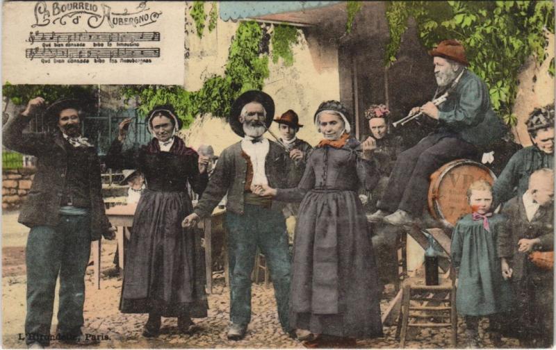 Carte postale ancienne La Bourreio Aubergno - Folklore