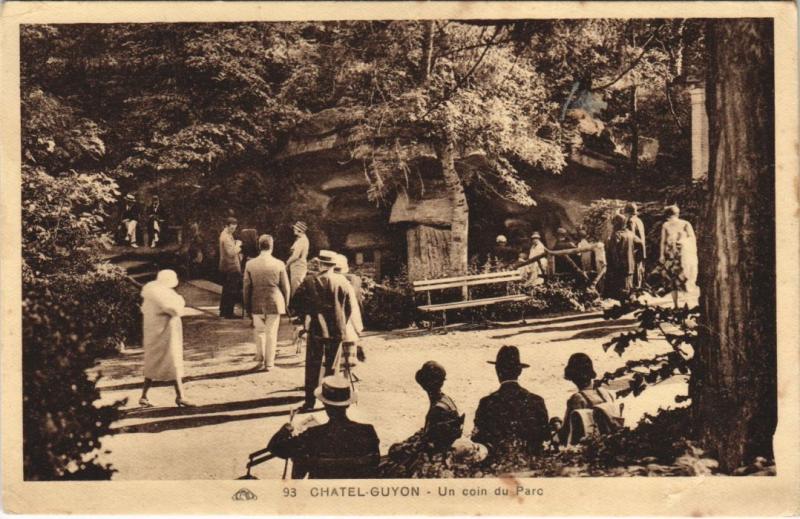 Carte postale ancienne Chatel-Guyon un coin du parc