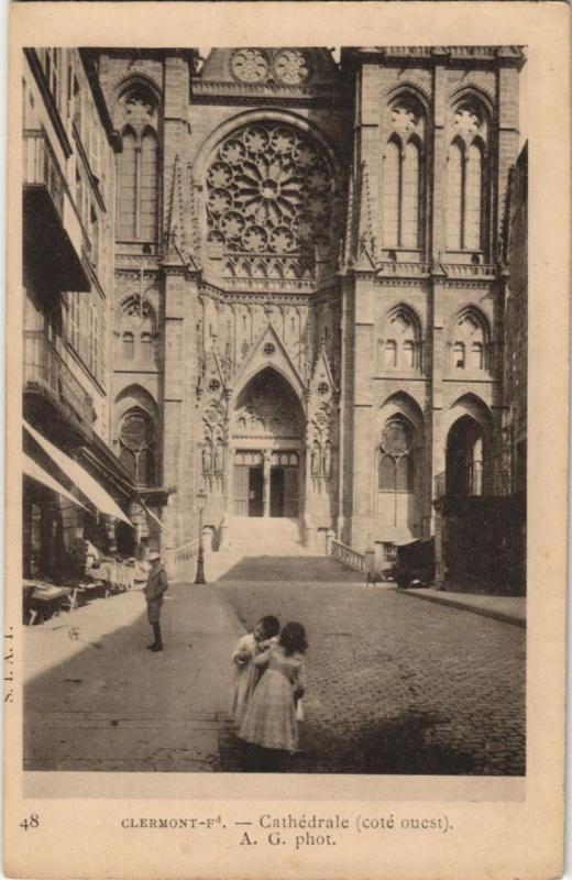 Carte postale ancienne Clermont Ferrand La Cathedrale à Clermont-Ferrand
