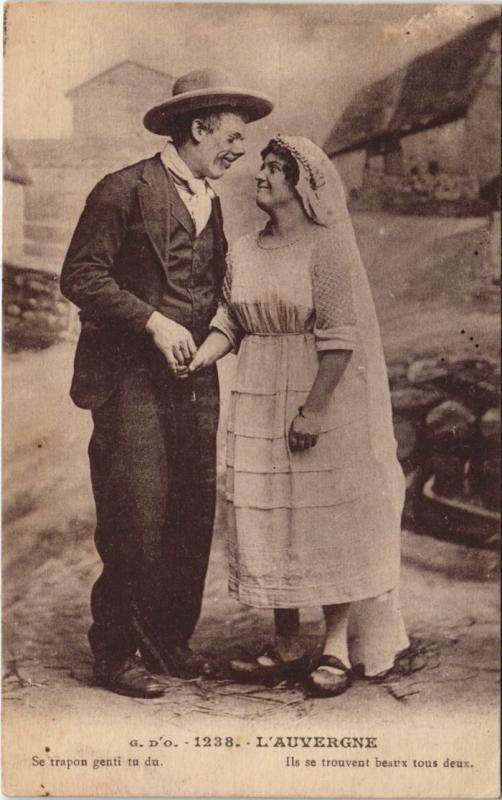 Carte postale ancienne L'Auvergne - Couple - Types