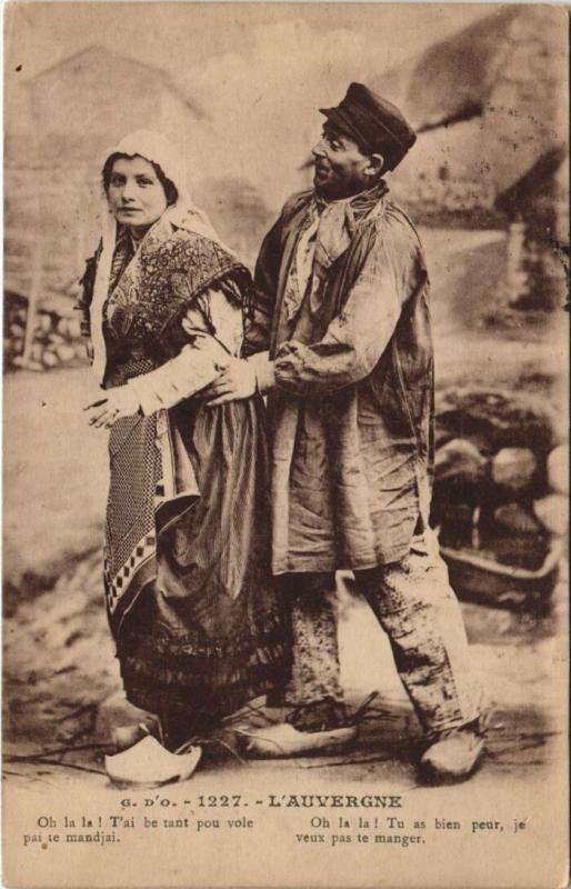Carte postale ancienne L'Auvergne - Couple - Types