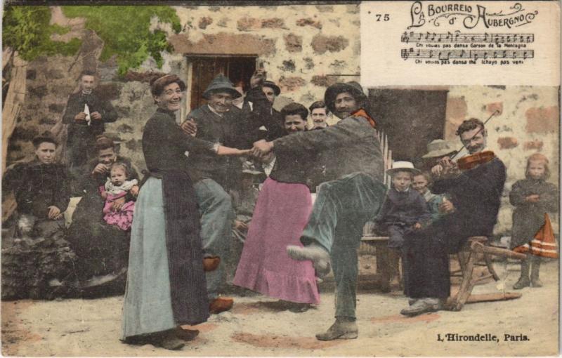 Carte postale ancienne La Bourreio d'Aubergno - Folklore