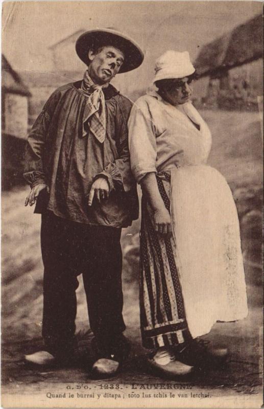Carte postale ancienne L'Auvergne - Couple - Types