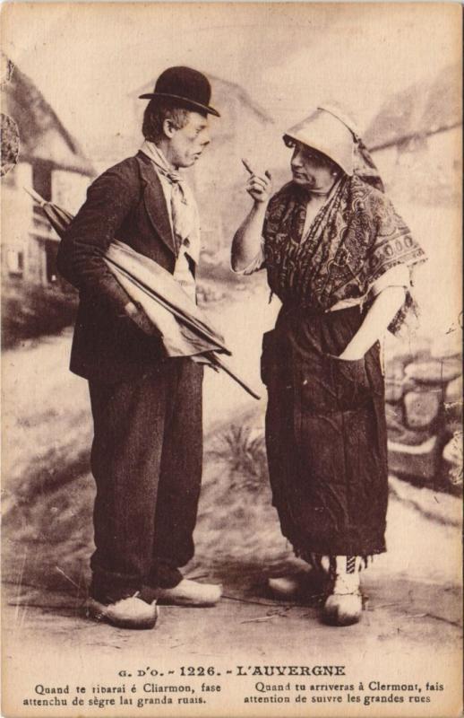 Carte postale ancienne L'Auvergne - Couple - Types
