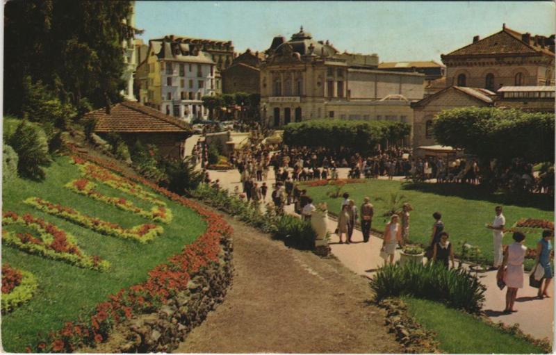 Carte postale ancienne Chatel-Guyon un coin du parc