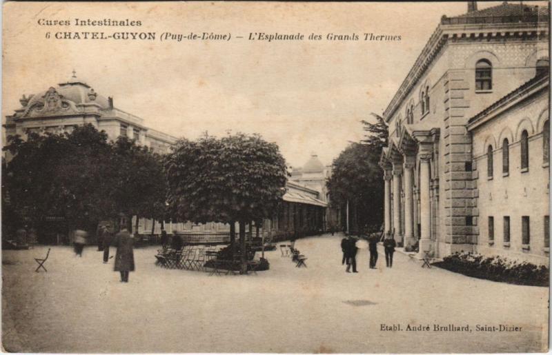 Carte postale ancienne Chatel-Guyon Esplanade des Grands Thermes