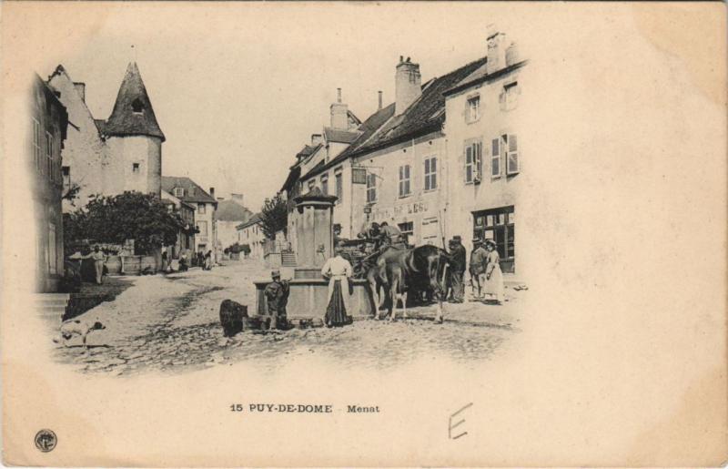 Carte postale ancienne Menat Square Scene à Menat
