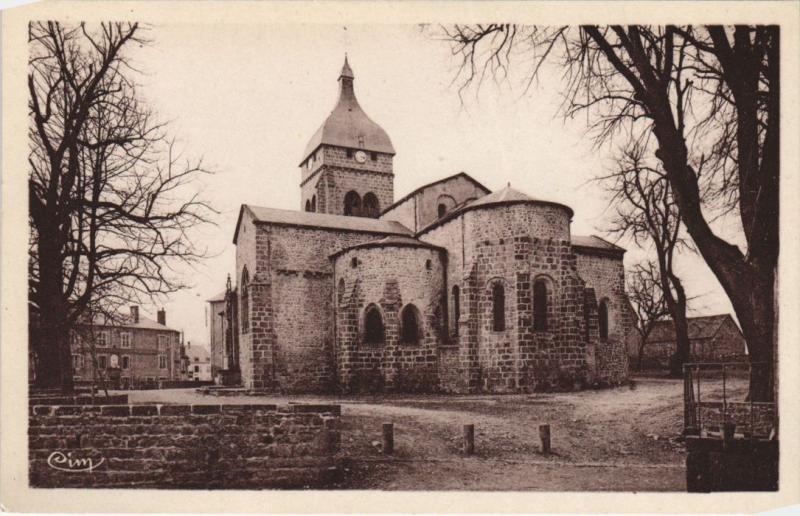 Carte postale ancienne Saint-Gervais-d'Auvergne Eglise à Saint-Gervais-d'Auvergne