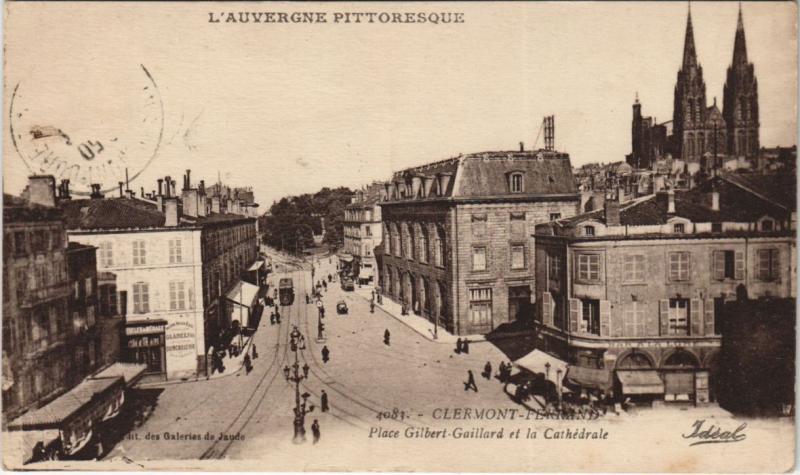 Carte postale ancienne Clermont Ferrand Place Gilbert Gaillard et Cathedrale à Clermont-Ferrand
