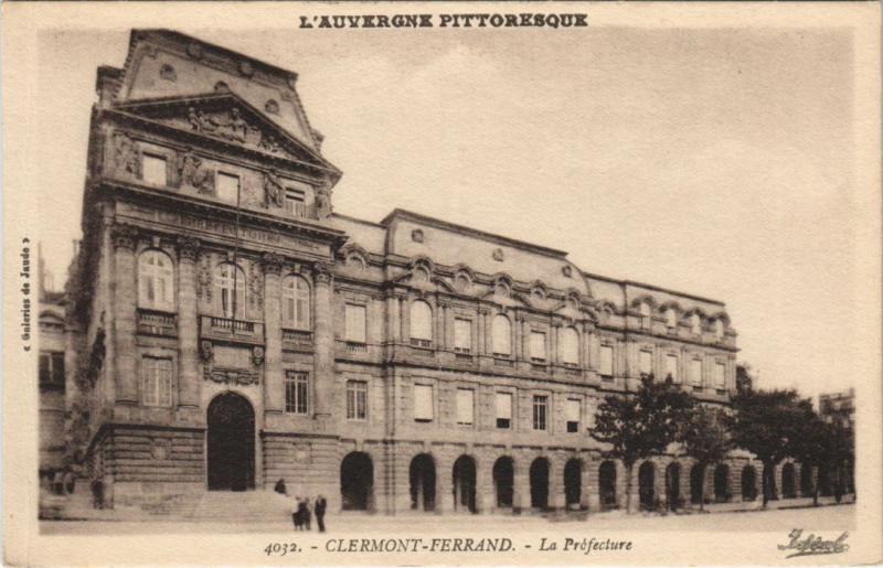 Carte postale ancienne Clermont Ferrand La Prefecture à Clermont-Ferrand