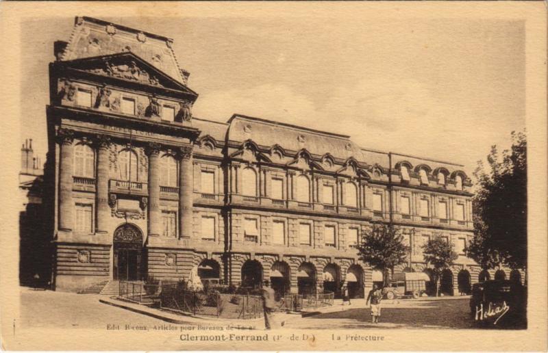 Carte postale ancienne Clermont Ferrand La Prefecture à Clermont-Ferrand