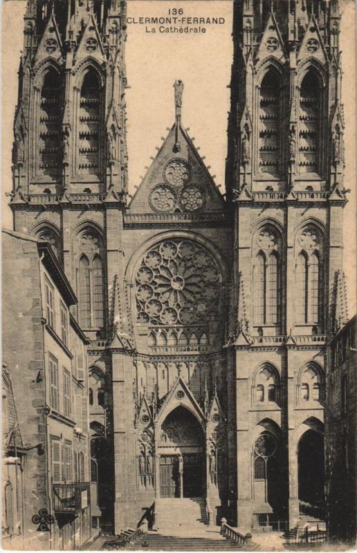 Carte postale ancienne Clermont Ferrand La Cathedrale à Clermont-Ferrand