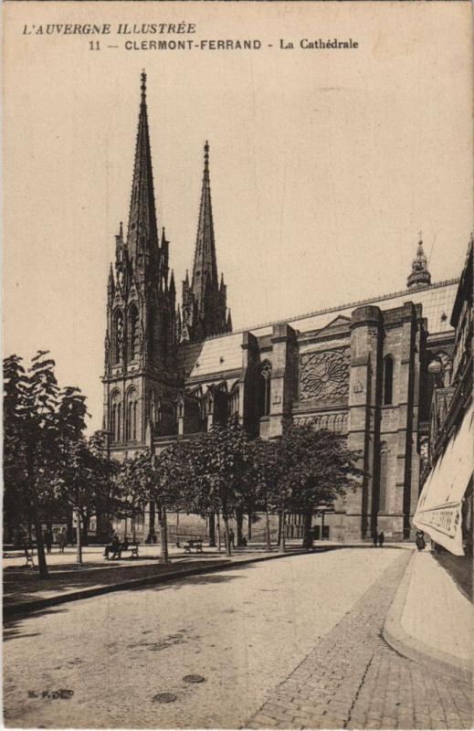 Carte postale ancienne Clermont Ferrand La Cathedrale à Clermont-Ferrand