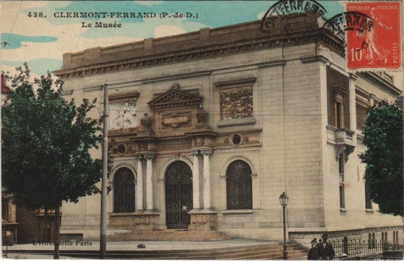 Carte postale ancienne Clermont Ferrand Le Musee à Clermont-Ferrand
