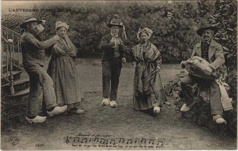 Carte postale ancienne Bourree d'Auvergne - Folklore