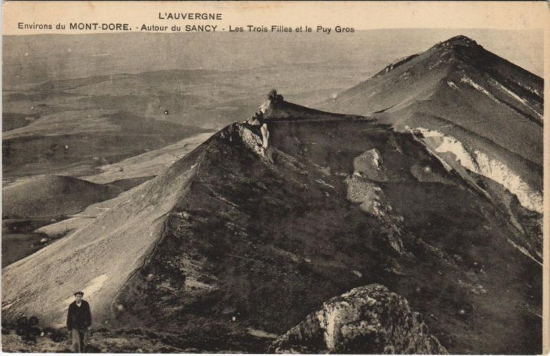 Carte postale ancienne Mont Dore Les Trois Filles et le Puy Gros à Mont-Dore