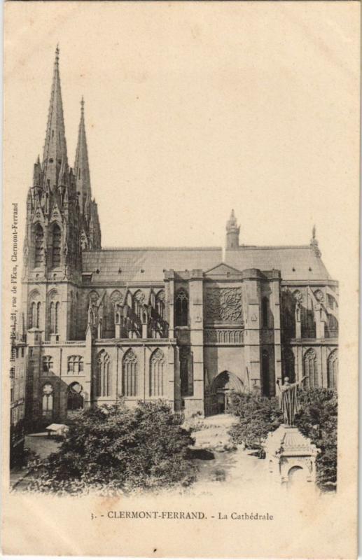 Carte postale ancienne Clermont Ferrand La Cathedrale à Clermont-Ferrand