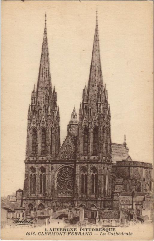 Carte postale ancienne Clermont Ferrand La Cathedrale à Clermont-Ferrand