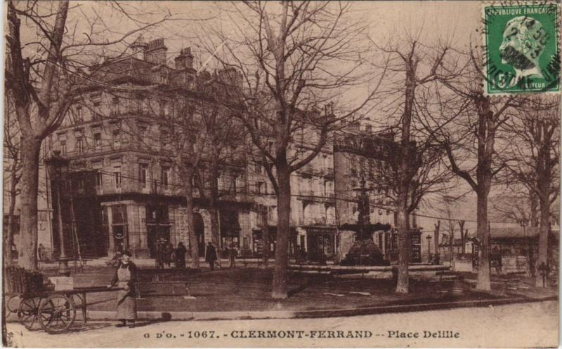 Carte postale ancienne Clermont Ferrand Place Delille à Clermont-Ferrand