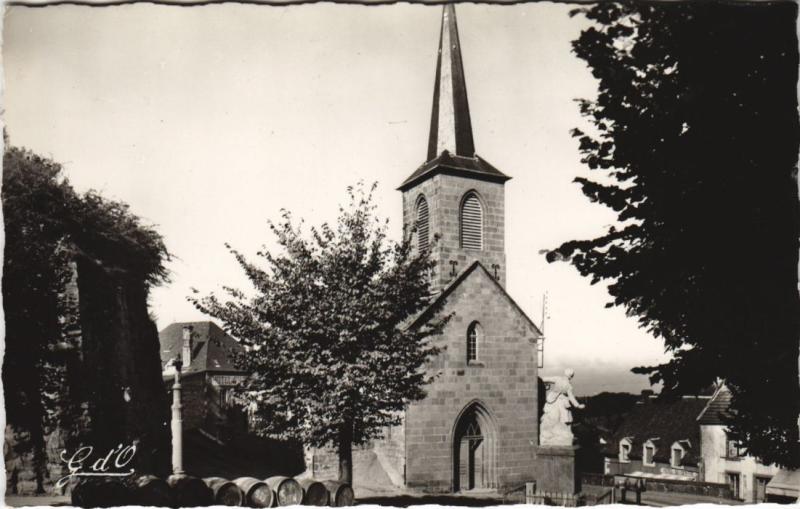Carte postale ancienne La Tour-d'Auvergne Place de l'Eglise à La Tour-d'Auvergne