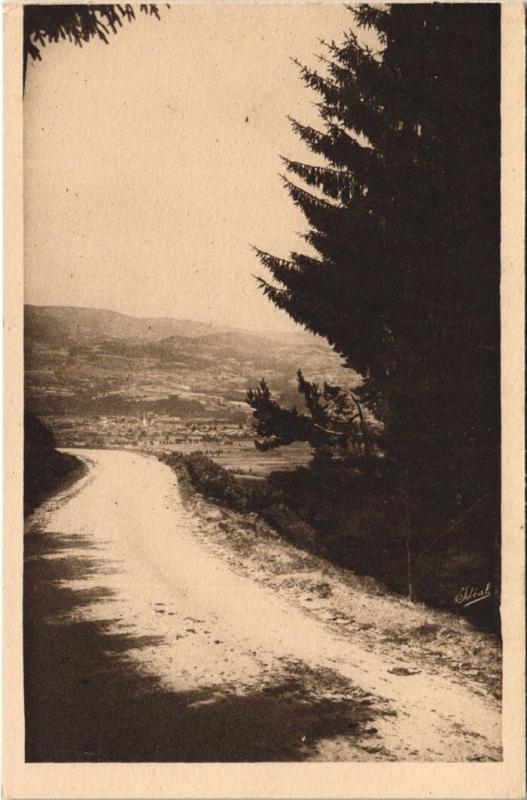 Carte postale ancienne En Descendant de la Platelle - Monts du Forez
