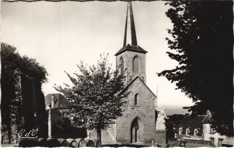 Carte postale ancienne La Tour-d'Auvergne Place de l'Eglise à La Tour-d'Auvergne