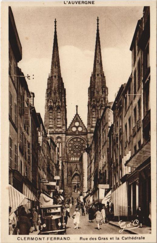 Carte postale ancienne Clermont-Ferrand Rue des Gras et la Cathedrale à Clermont-Ferrand