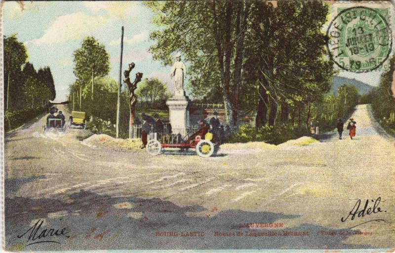 Carte postale ancienne Bourg-Lastic Town Scene with a Statue à Bourg-Lastic