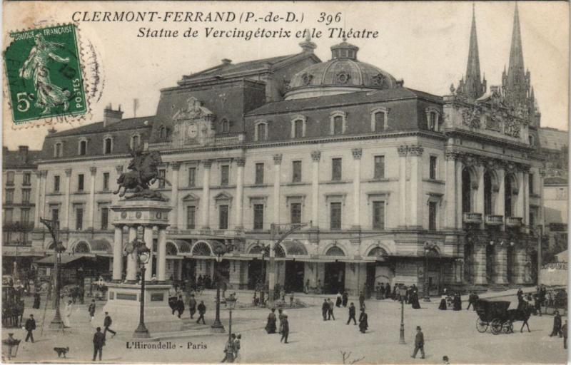 Carte postale ancienne Clermont-Ferrand Statue de Vercingetorix et le Theatre à Clermont-Ferrand
